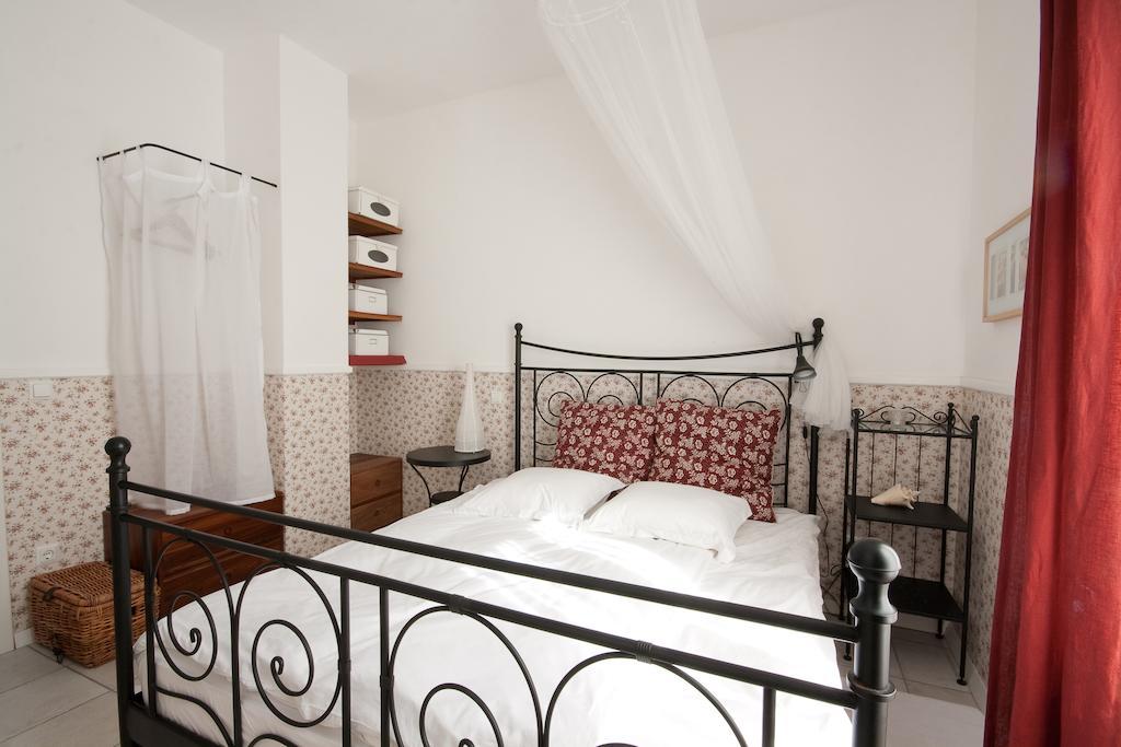 Pavi Apartments Vila Amalia سيلو الغرفة الصورة